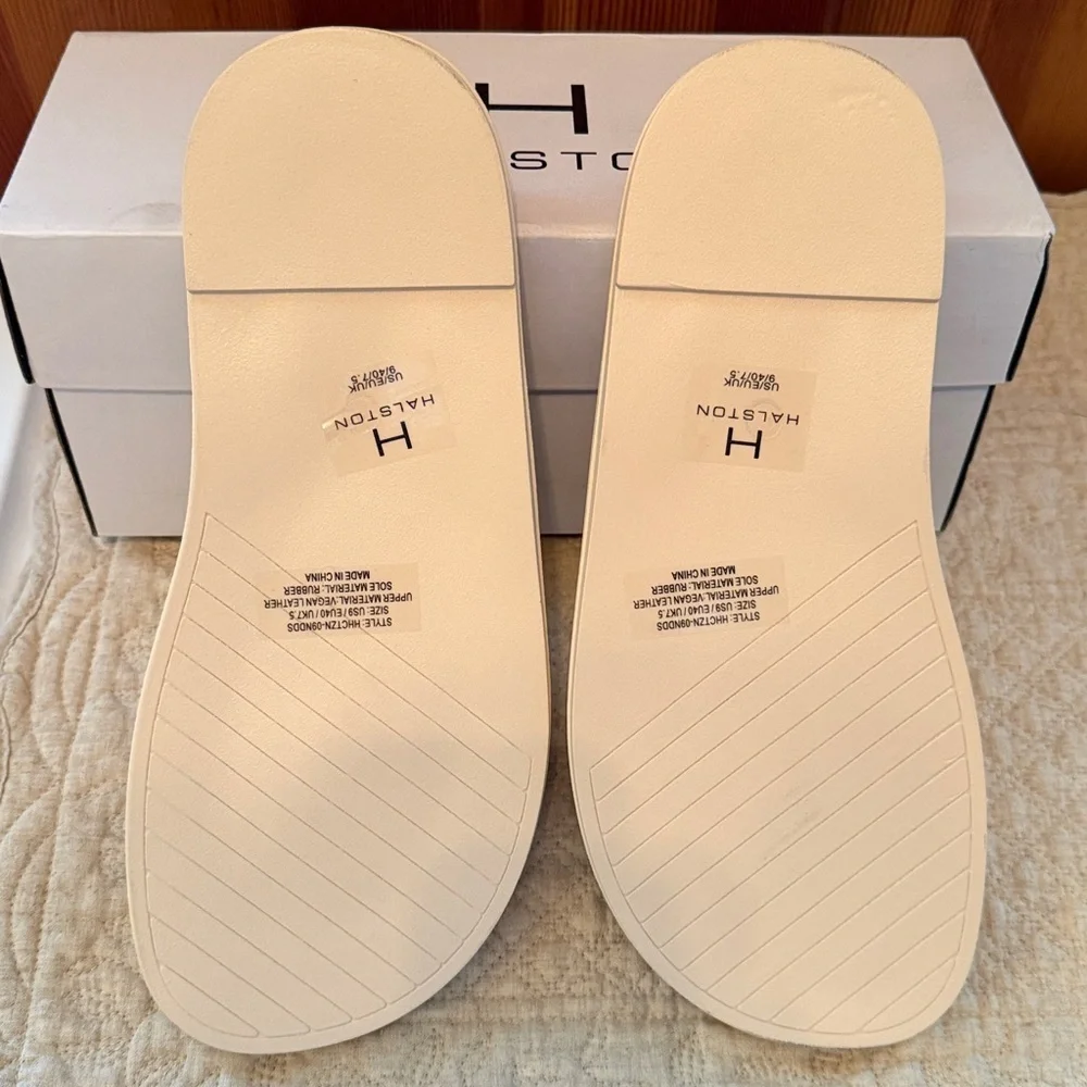 H Halston Women's Citizen Comfortable Flat Sandals 9